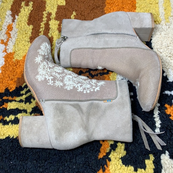 Boho Babe, TOMS, embroidered booties!! - Picture 9 of 15